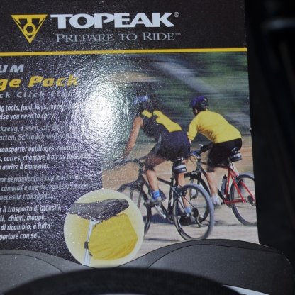 TOPEAK-WEDGE-SEAT-BAG-WITH-FIXER-AND-RAIN-COVER-MEDIUM
